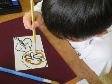 絵手紙に色をつける3年生その2