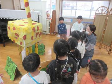 動物園をする幼児