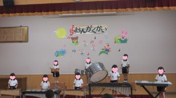 楽器を演奏しているところ