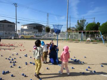 玉入れをしている様子