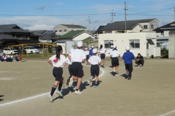 6年生が走っている様子