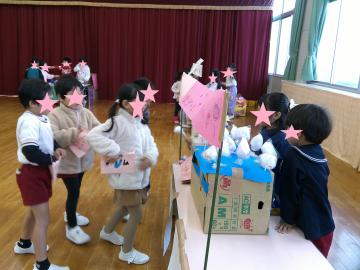 5歳児がお店屋さんごっこをしているところ