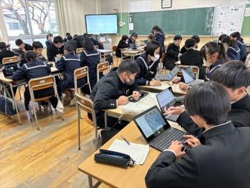 行動計画表を作っている様子