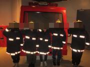 敬礼をしている様子