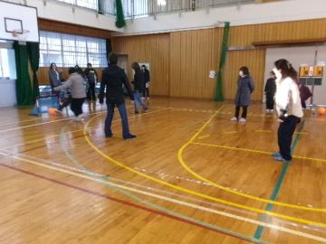 サッカーをしている様子