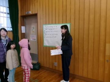 ルールを説明している様子