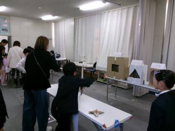 手裏剣をとばしている様子