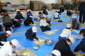 うどんを切っている様子