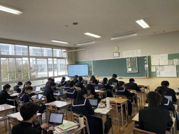 人権ウィークに取り組む生徒のようす