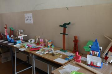 図工の作品を展示しています