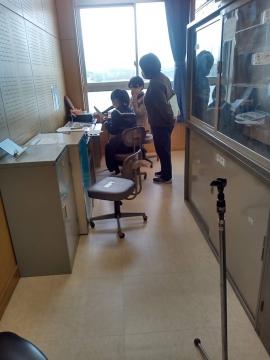 人権スピーチをしているようす