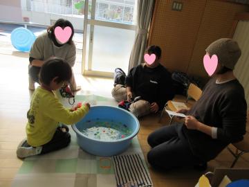 スーパーボールすくいをしているところ