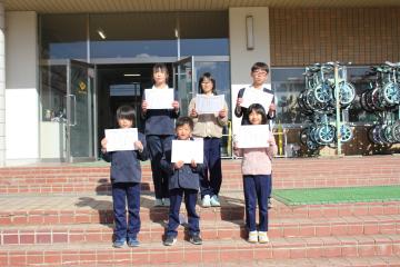 表彰されている様子