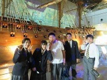 神戸海洋博物館を見学する生徒たちの様子