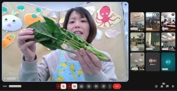 ほうれん草クイズを出題する栄養教諭