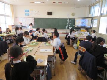 2年生の給食のようす