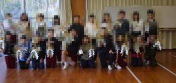 完成したしめ縄をもって記念撮影