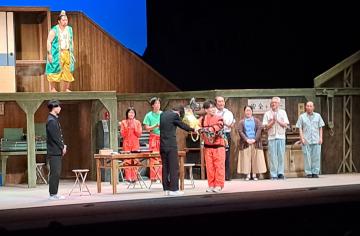 生徒からのお礼の花束贈呈