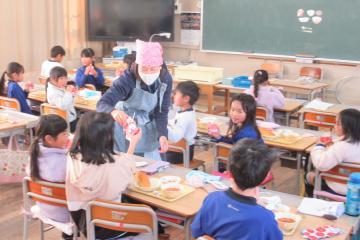2年生の給食の様子