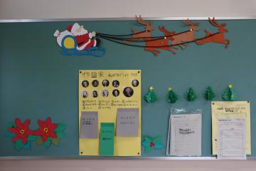 サンタとトナカイの掲示です