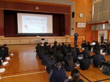 講師の方が講演しています。