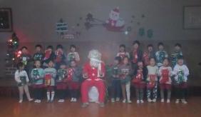 サンタさんと一緒に集合写真