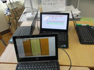 机上に置かれたタブレットが使われているお店の様子