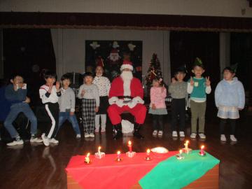 クリスマス会でサンタさんが来てくれた様子