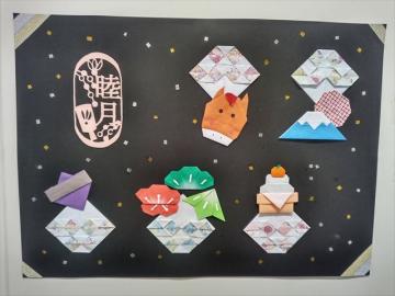 生徒が折り紙で作った掲示物