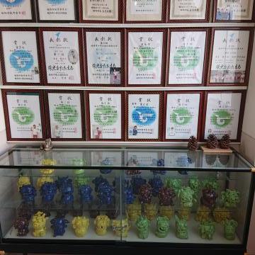 5年生のシーサーと表彰状です