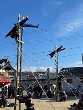 消防団のはしごのり（保護者の会会長の勇姿）