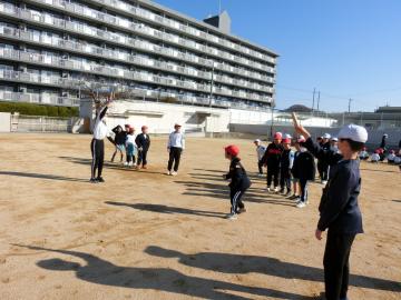 運動委員会が中心になっての長縄遊び