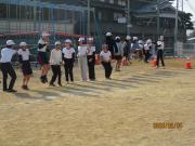 連続跳びに挑戦する様子（5年）