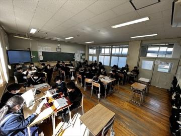 班で話し合っている様子