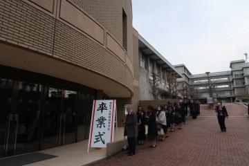 卒業式場の外観写真