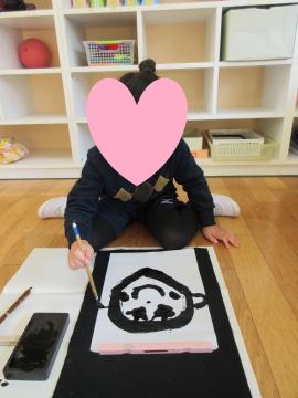 書初めをしている様子