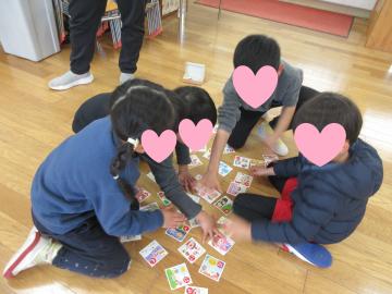 カルタとりをしている様子