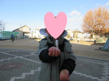 つららを持ってる様子