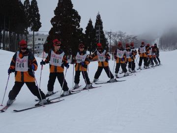 スキー実習でトレインしている様子