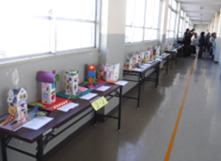 児童作品の展示のようす