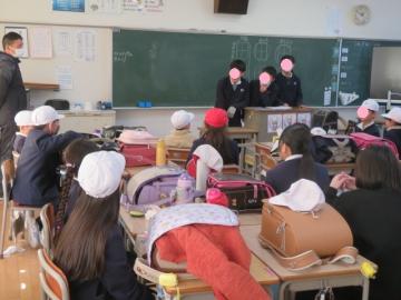 教室での中島地区児童会の児童たちの様子