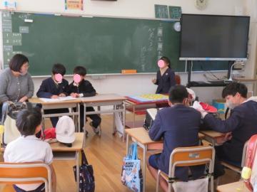 教室での三枝草地区児童会の児童たちの様子