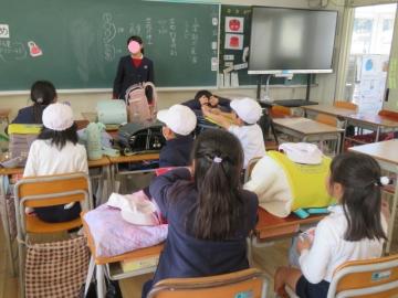 教室での松之本地区児童会の児童たちの様子