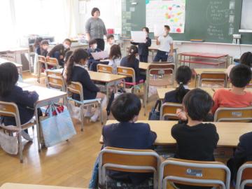 おわりのことばをいう1年生