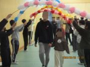 会場に入場する参加者の様子