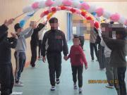 会場に入場する別の参加者の様子