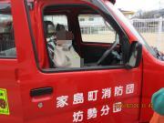 消防自動車に乗車する別の児童の様子