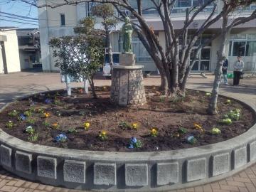 植え替えが終わった花壇の様子