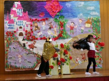 王子が野獣に姿を変えられてしまう場面の写真