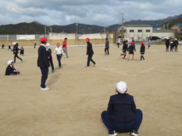 けいどろをしてあそぶわくわく1班